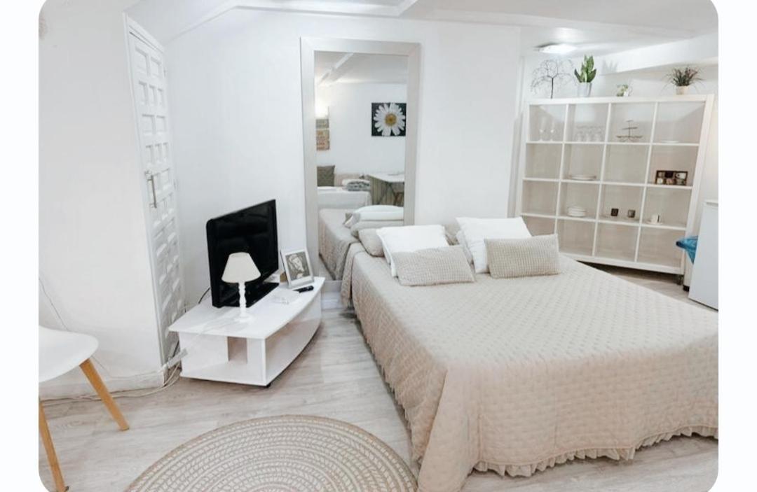 Cool Basement Studio In Hosts House With Private Terrace And Bbq Zizur Mayor Exterior foto